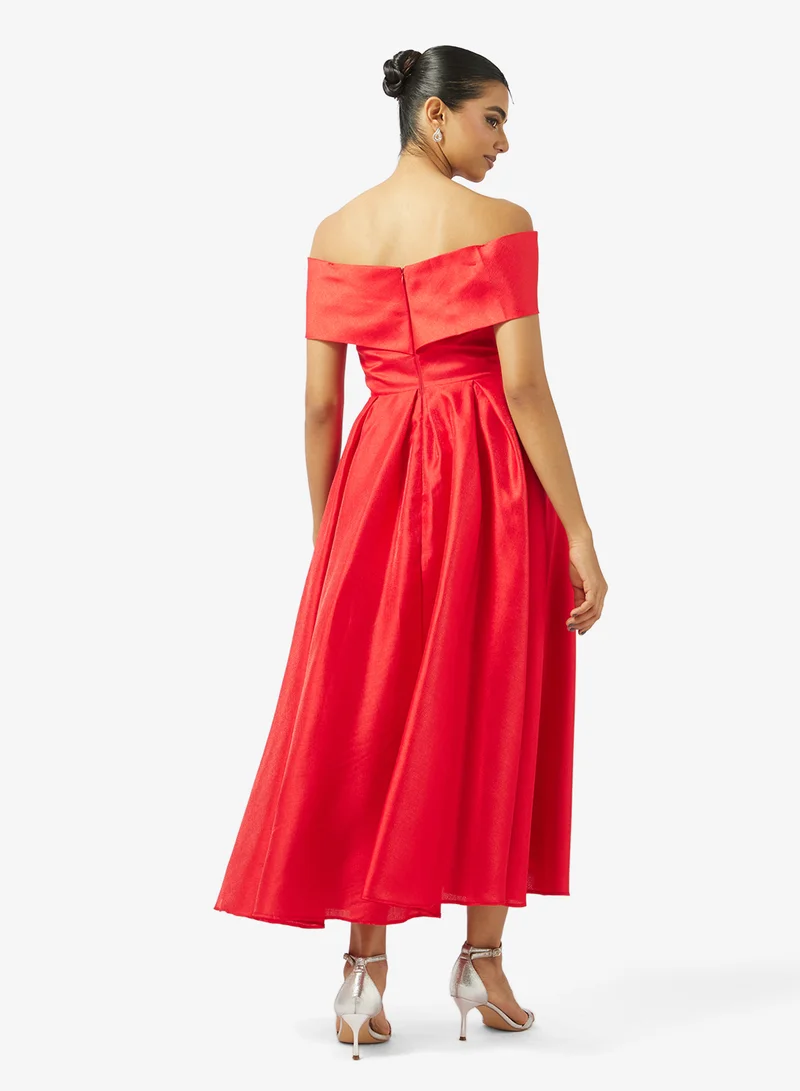 اكاديا فاشن فستان تافتا بياقة مكشوفة ورباط على الصدر